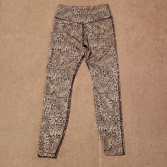 Nike Women's Animal Print Leggings. - Picture 2 of 12